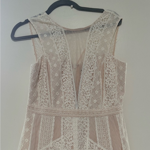 BCBG MAXAZARIA Andi Handkerchief Asymmetrical Lace Tulle Dress Off-White- Size 8 - Picture 8 of 13